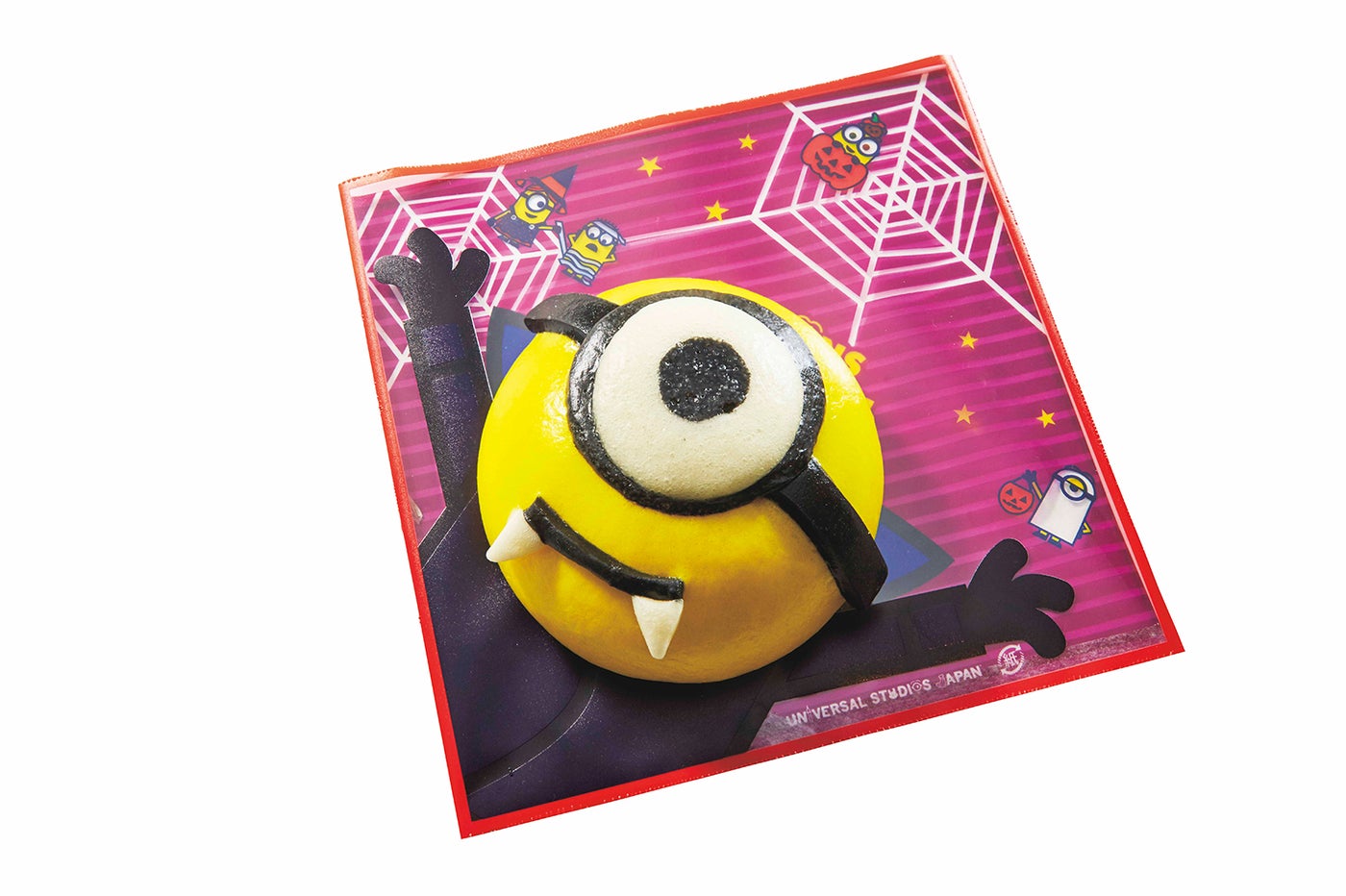 ドラキュラ・ミニオンまん ～角煮～¥550／Despicable Me, Minion Made and all related marks and characters are trademarks and copyrights of Universal Studios.Licensed by Universal Studios Licensing LLC. All Rights Reserved.