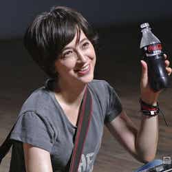 滝川クリステル/「コカ・コーラ ゼロ」新CM「Rock‘n’Roll Newscaster」篇メイキングショット