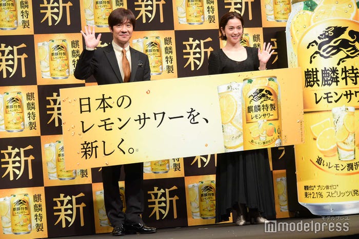 内村光良、中村アン (C)モデルプレス