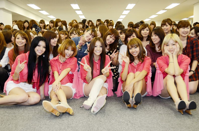 Dream 左から：Erie、Sayaka、Shizuka、Aya、Ami