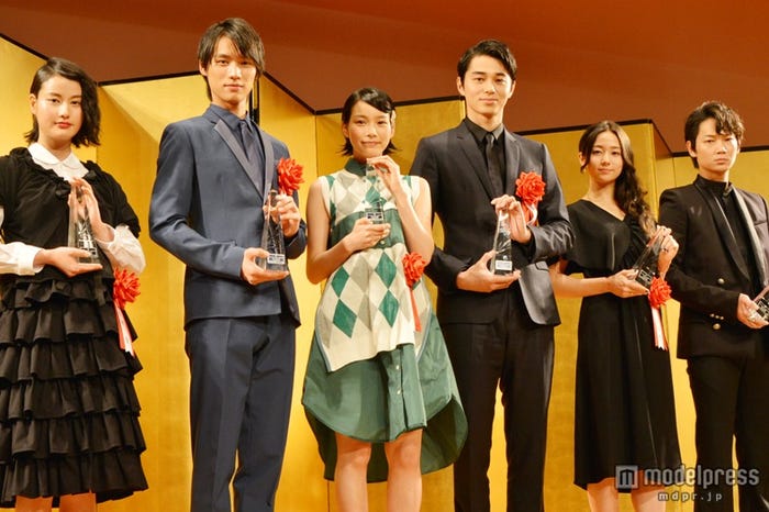 「2014年第38回エランドール賞 新人賞」受賞者(左から:橋本愛、福士蒼汰、能年玲奈、東出昌大、木村文乃、綾野剛)
