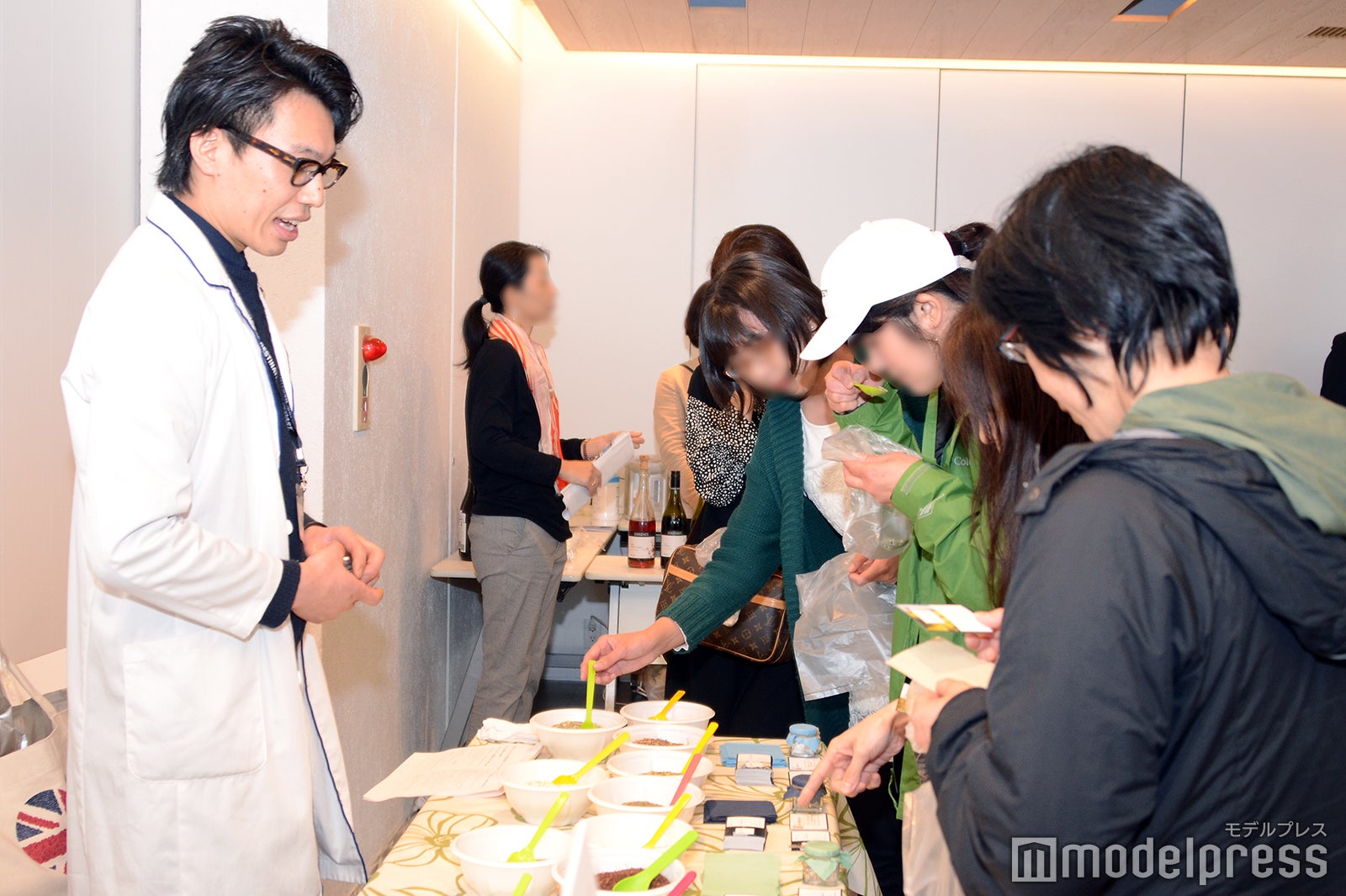 「Kaori Tabi」のハーブがずらり／「Kaori Tabi」のハーブを監修したHERBA MONDO オーナーシェフ／スペイシャルハーブデザイナーの石山圭氏も参加（C）モデルプレス