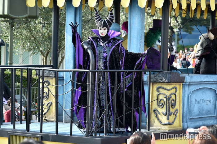 ディズニー Tdlで2年ぶりフル仮装解禁 マスク着用で楽しむゲスト 開園前のパークでハロウィーン特別営業 モデルプレス ディズニー Tdlで2年ぶりフル仮装解禁 マスク着用で楽しむゲスト 開園前のパークでハロウィーン特別営業 モデルプレス