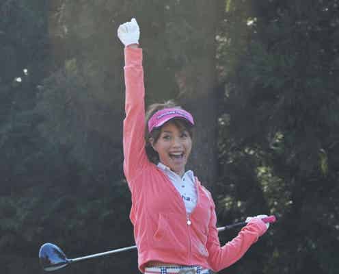 蛯原友里、キュートなミニスカで始球式 思わずガッツポーズ