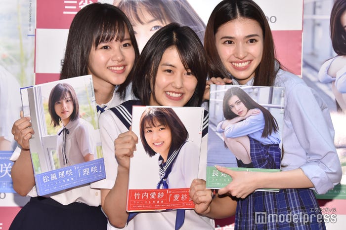 (左から)松風理咲、竹内愛紗、長見玲亜(C)モデルプレス