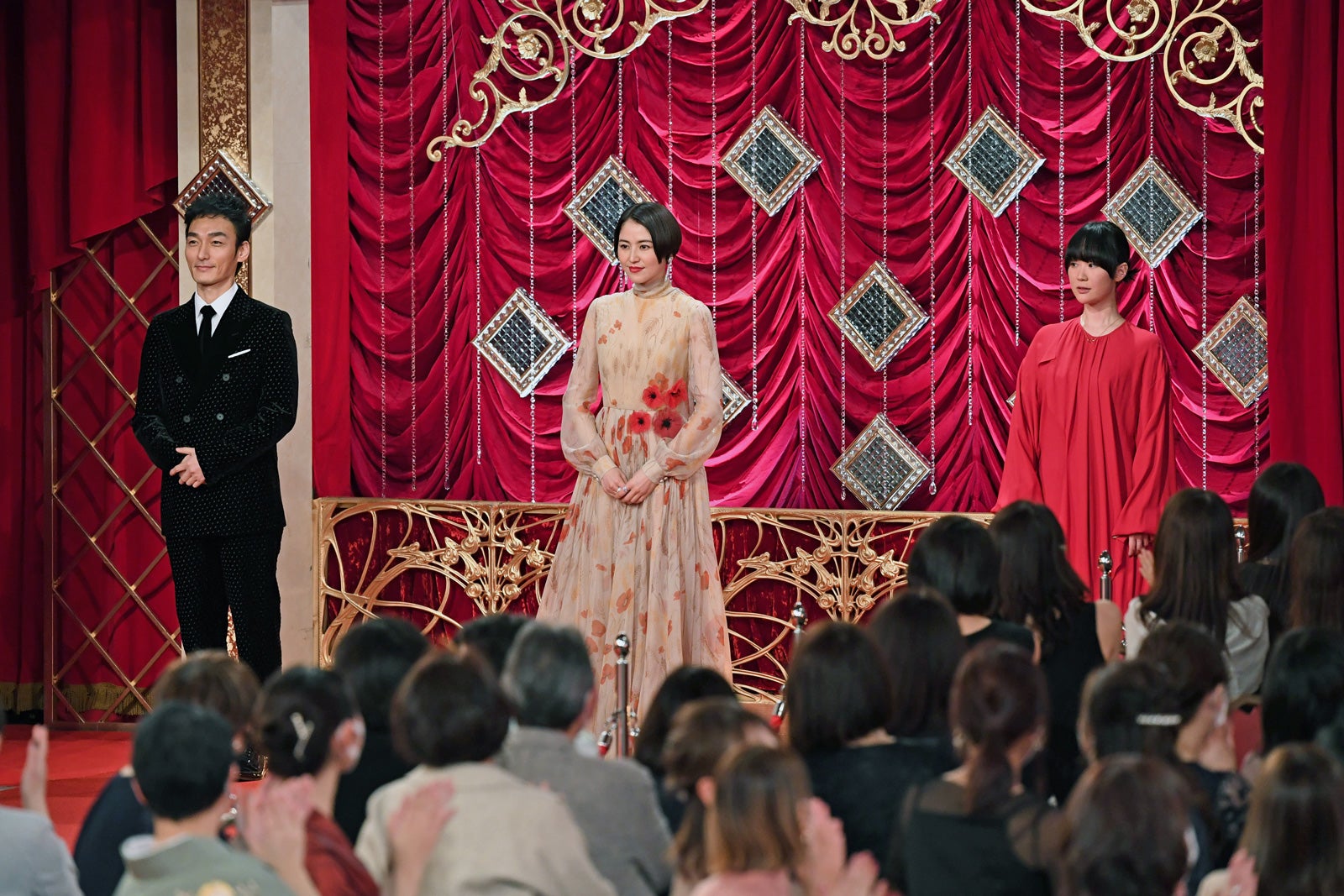 草なぎ剛、長澤まさみ、黒木華（C）東京写真記者協会