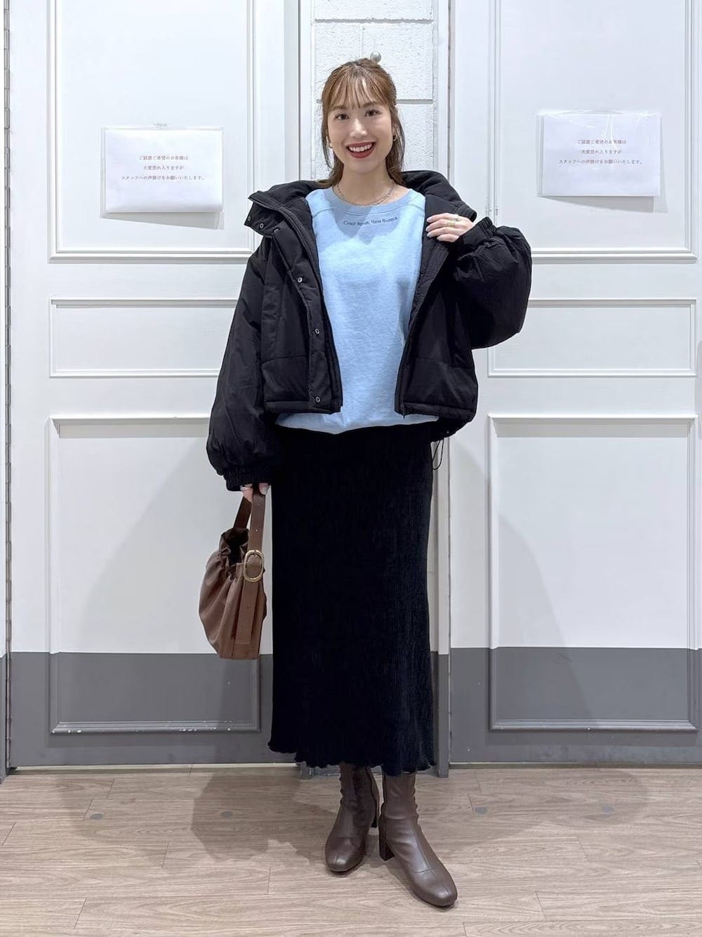 春らしさを感じられるきれい色スウェットをインナーに　出典：WEAR