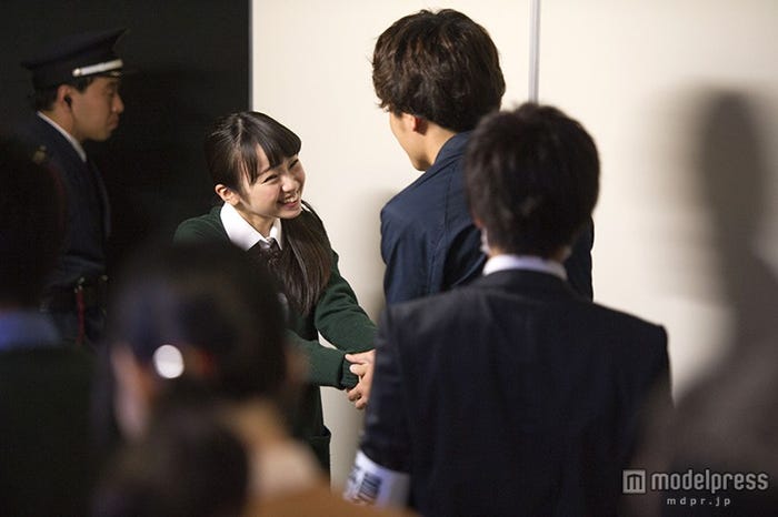 欅坂46/初めての握手会の模様