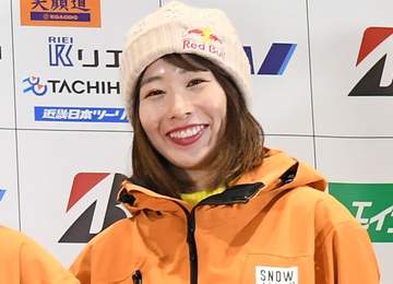 「かっこいいのに、可愛くて綺麗」 五輪2大会出場のスノボ女子 黒の上下でオフトレ投稿「今日は雨が降ってたので」 SNS「見事に似合ってる」