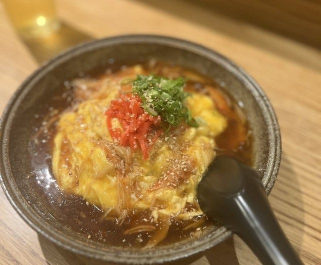 【大阪】大人気メニューは“飲める天津飯”!?楽しい要素がたっぷり詰まった立ち飲み屋さん