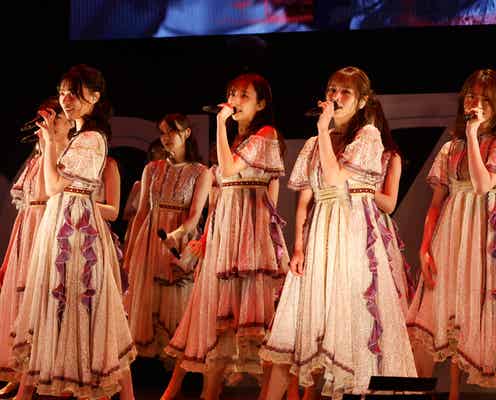 乃木坂46新内眞衣、北野日奈子と笑顔の「日常」念願パフォーマンス「夢が叶いました」<乃木坂46新内眞衣 卒業セレモニー>