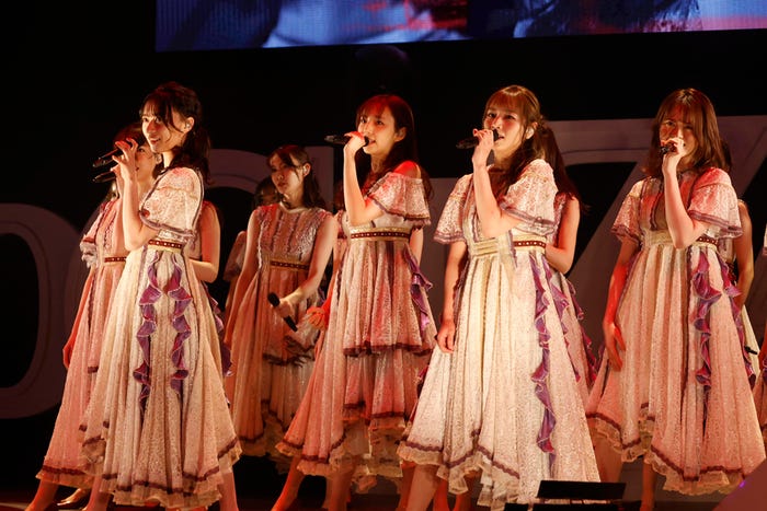 乃木坂46/「新内眞衣卒業セレモニー」より(C)乃木坂46LLC
