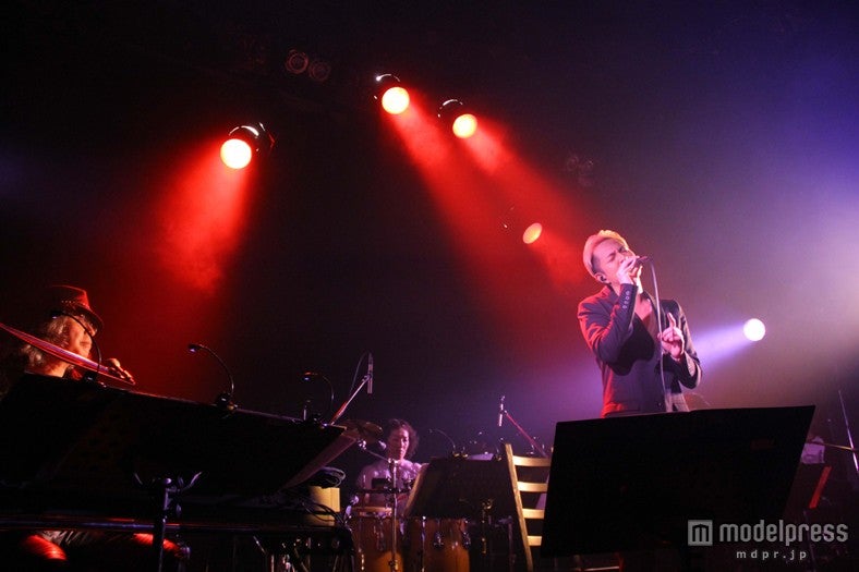 AAAメンバー、スペシャルゲスト登場に「泣きそうになった」＜セットリスト＞