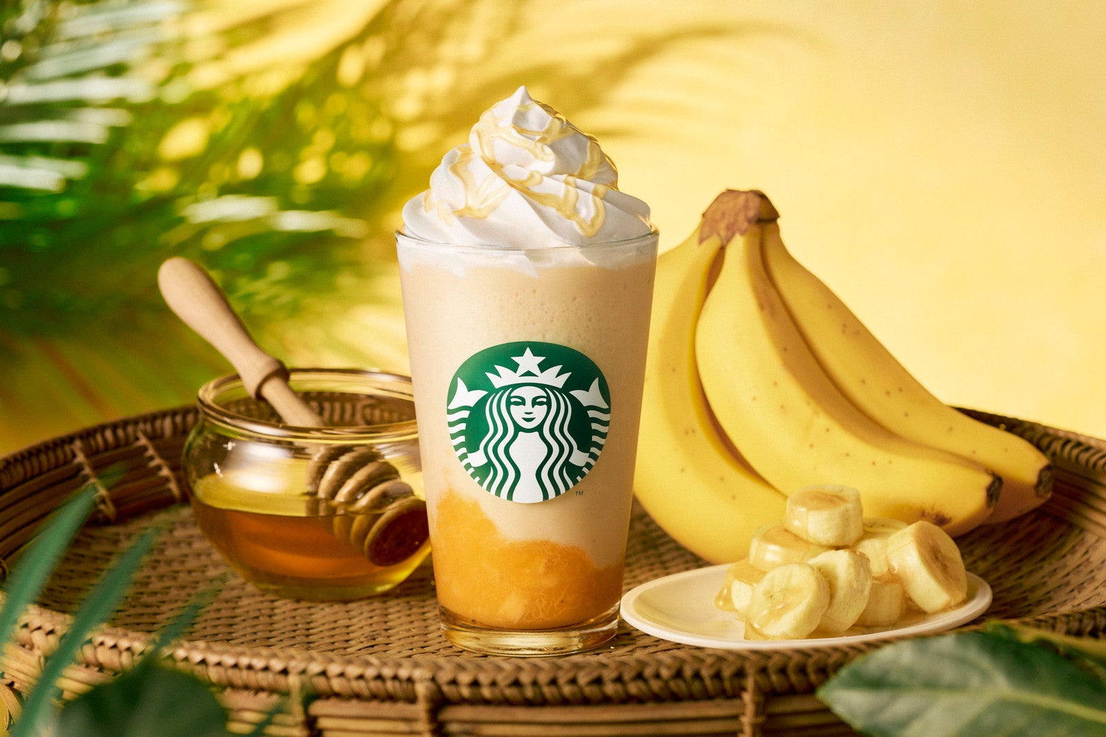 【スタバ新作】「ハニー バナナ フラペチーノ」登場 はちみつとバナナの“黄金”の味わい