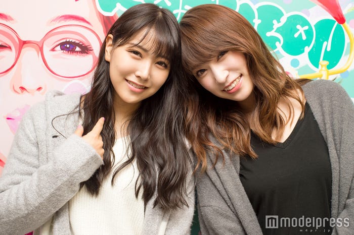 「KANSAI COLLECTION 2017 AUTUMN&WINTER」出演後、モデルプレスのインタビューに応じた白間美瑠&吉田朱里 (C)モデルプレス