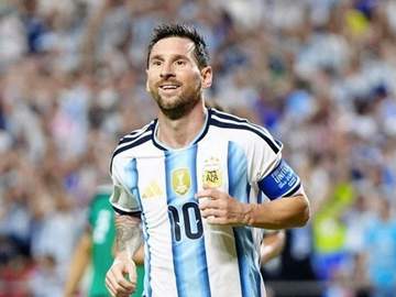 王者アルゼンチンが劇的4強入り アルバレスが延長後半にスーパーミドル弾 メッシ無得点で連続試合得点「9」でストップも先制アシストで貢献 勝利後は飛び跳ねて歓喜