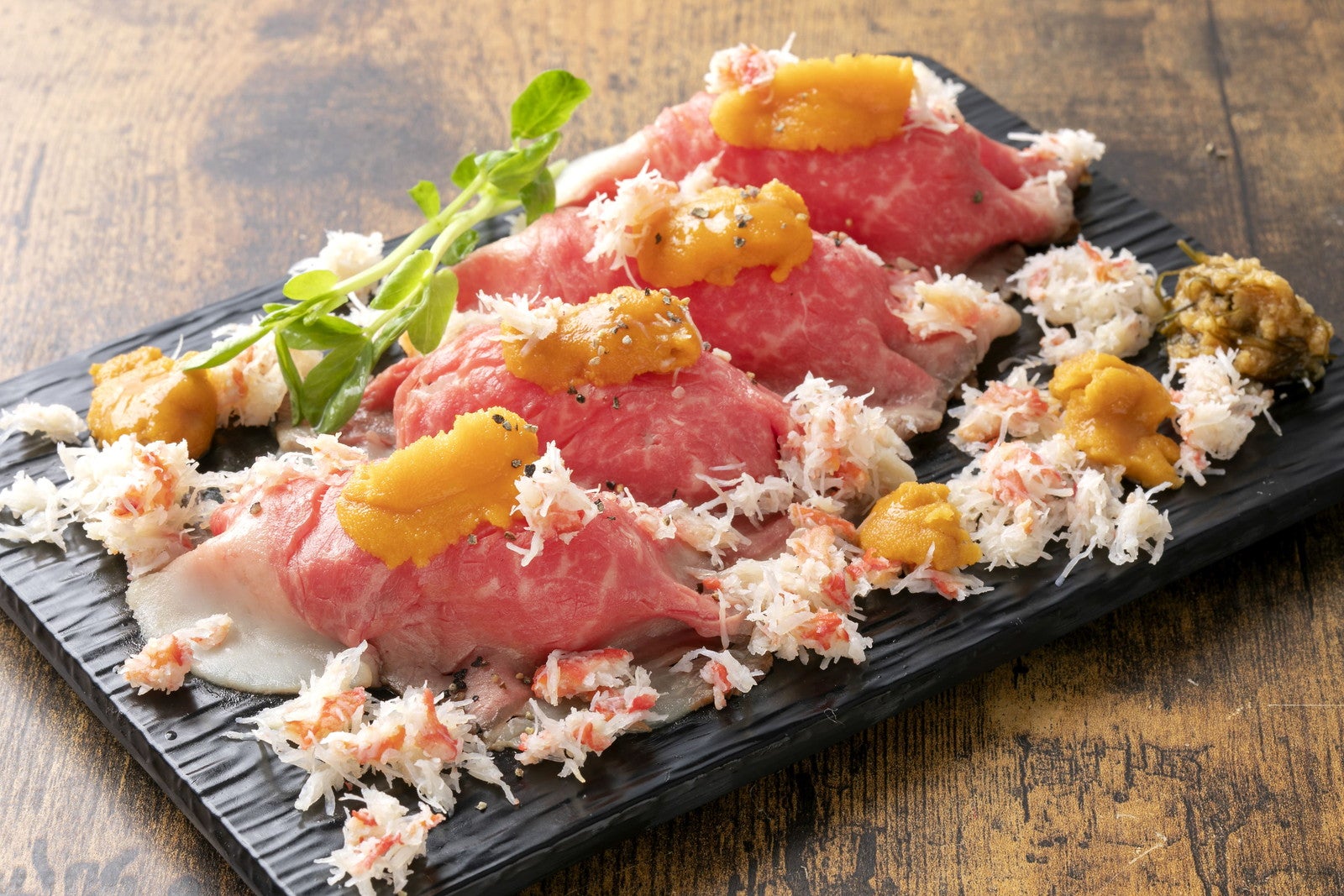 道産牛の肉寿司 （提供写真）