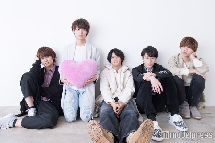 Deardream バレンタインの思い出トーク白熱 ベストなチョコの渡し方 に結論出る こうすれば男子はイチコロだから モデルプレス Deardream バレンタインの思い出トーク白熱 ベストなチョコの渡し方 に結論出る こうすれば男子はイチコロだから モデルプレス