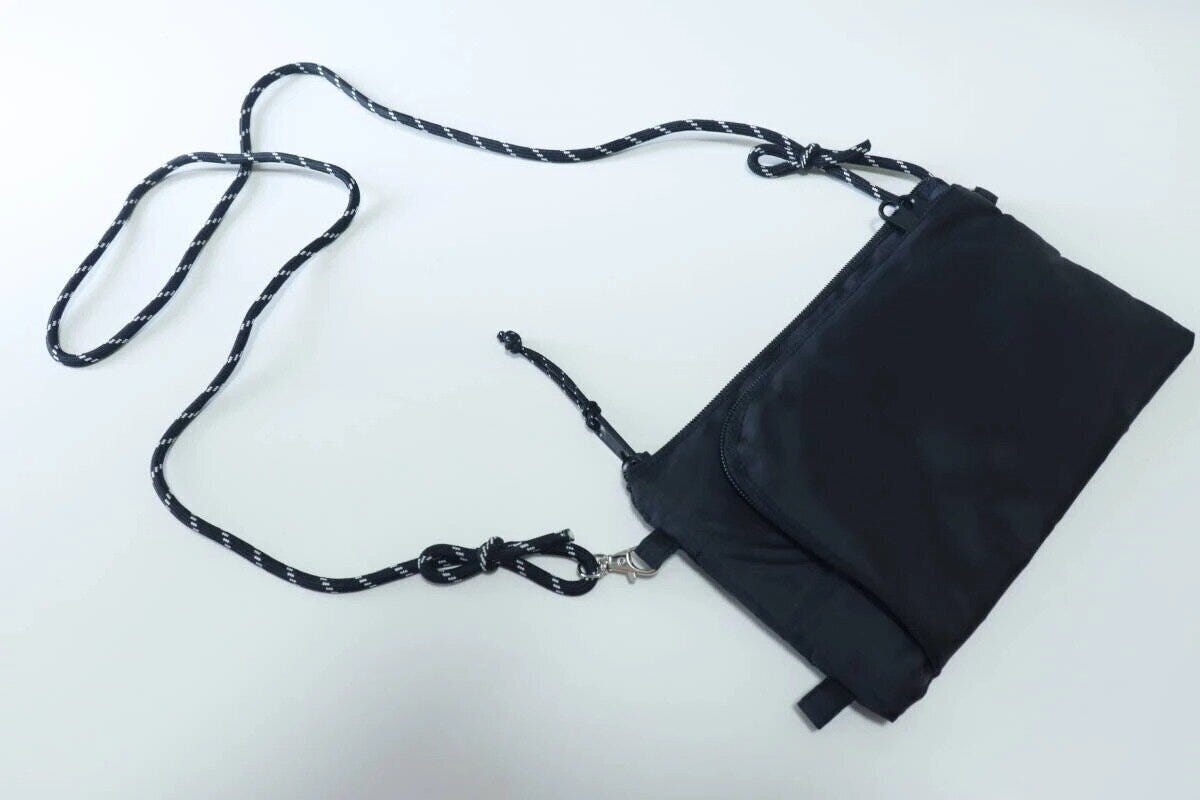 ダイソーの2WAYトラベルサコッシュ