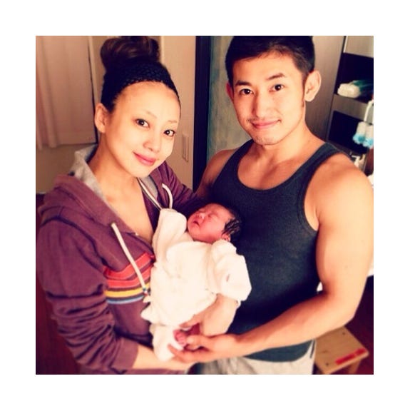 出産直後のあびる優/あびる優オフィシャルブログ(Ameba)より