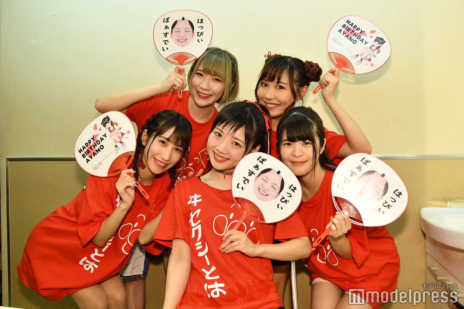 （前列左から）伊崎るな、沙倉あやの、姫乃ななみ（後列左から）八神なゆた、瀬戸そらら（C）モデルプレス