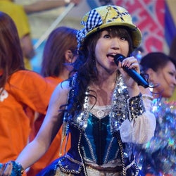 紅白本番 水樹奈々 キュートなミニスカで Pop Master 熱唱 モデルプレス