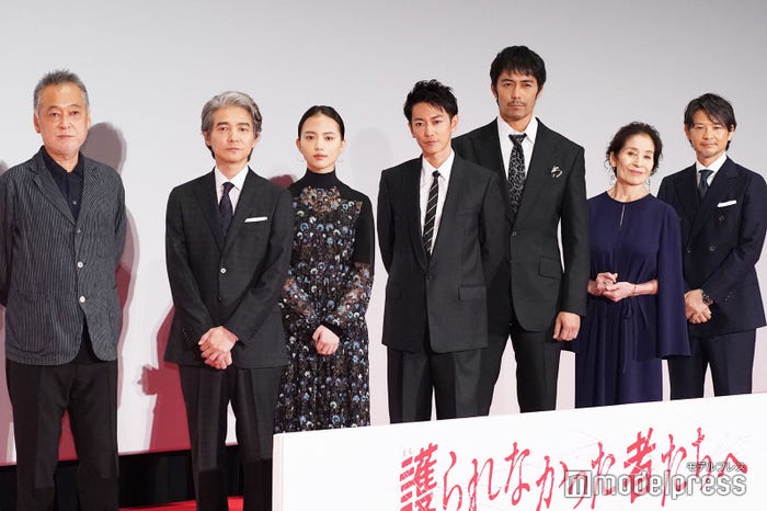 (左から)瀬々敬久監督、吉岡秀隆、清原果耶、佐藤健、阿部寛、倍賞美津子、緒形直人 (C)モデルプレス