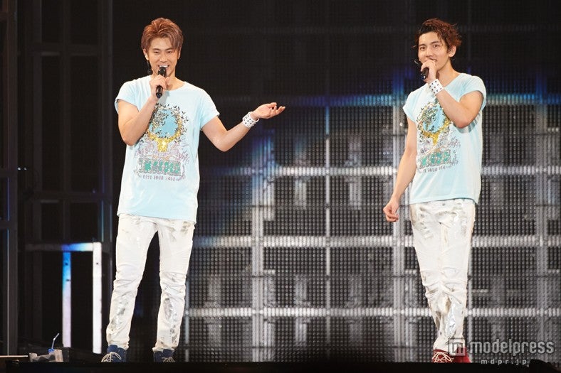 東方神起（左から）ユンホ、チャンミン