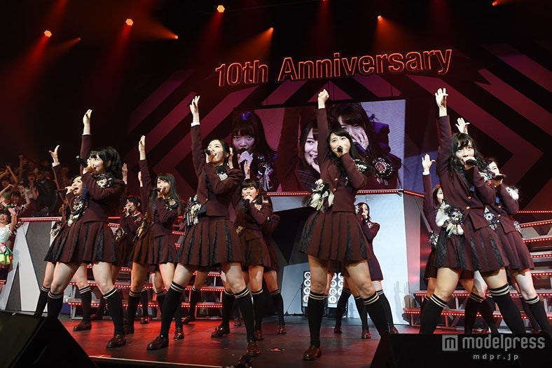 「AKB48リクエストアワーセットリストベスト1035 2015」22日公演より（C）AKS