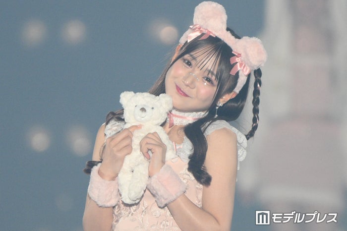 「今日好き」古澤里紗、くま耳コーデであざと可愛い仕草披露 桜庭遥花らとアイドルデビュー決定で話題【関西コレクション 2024 A／W】