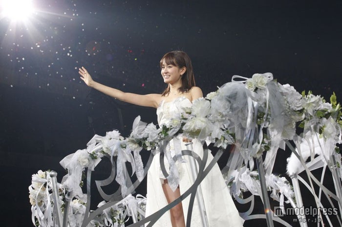AKB48を卒業した前田敦子/写真は26日に開催されたAKB48初の東京ドーム公演フィナーレより(C)AKS