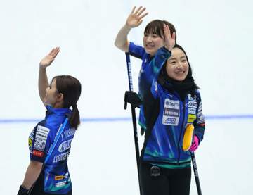 “新生”ロコ・ソラーレが笑顔の白星発進！吉田知那美退団後初公式戦 GRANDIRを圧倒し3年ぶり日本一へ好スタート