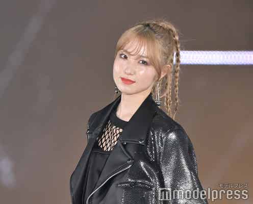 AKB48本田仁美、大胆美脚披露 真っ赤なリップで印象ガラリ<GirlsAward 2023 A/W>