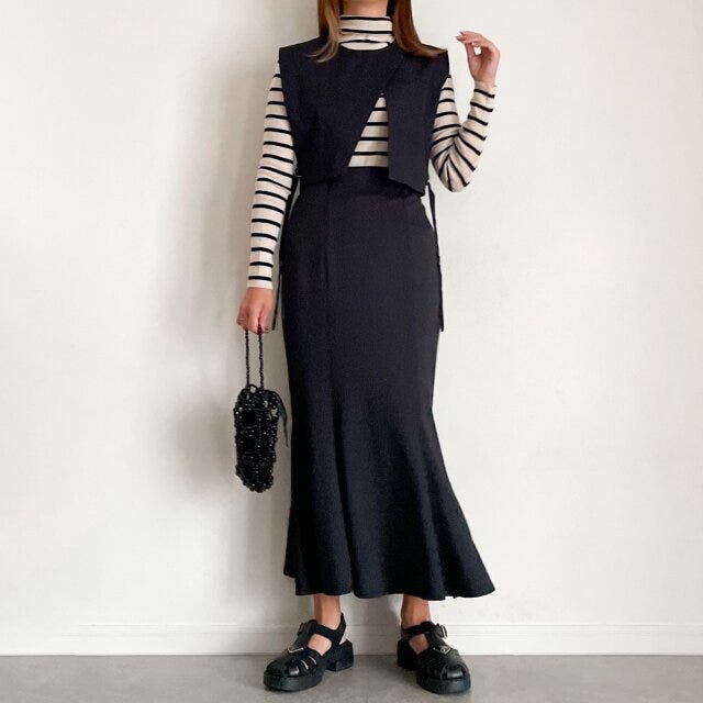 モノトーンコーデ ショート丈 アシメジレ マーメイドスカート モノトーンコーデ ショート丈 アシメジレ マーメイドスカート