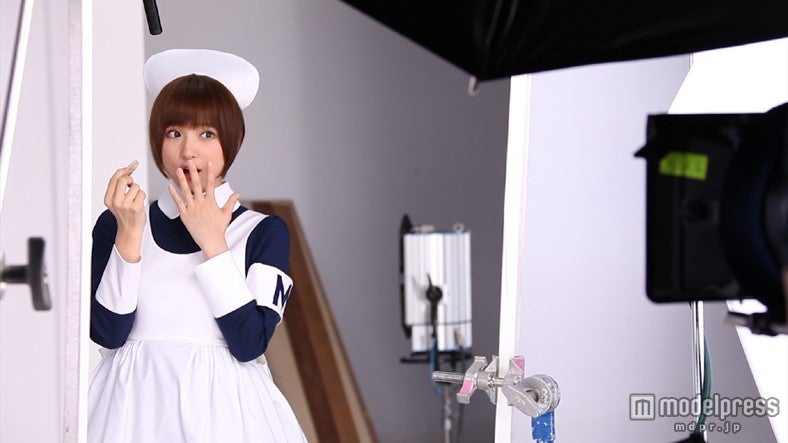 篠田麻里子／新CM「メンソレータムマリコ」篇メイキングショット