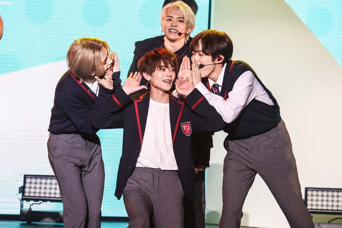 松田迅、藤牧京介、高塚大夢、尾崎匠海(C)LAPONE ENTERTAINMENT