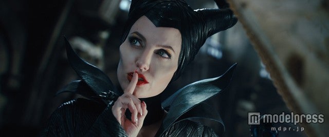  “邪悪な妖精”マレフィセントを演じたアンジェリーナ・ジョリー（C）2014 Disney Enterprises, Inc. All rights reserved.