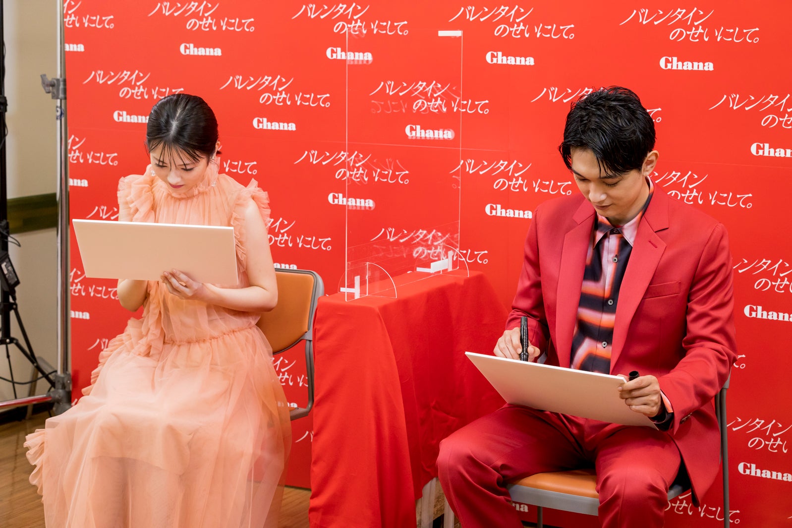 浜辺美波、吉沢亮／メイキング（提供写真）