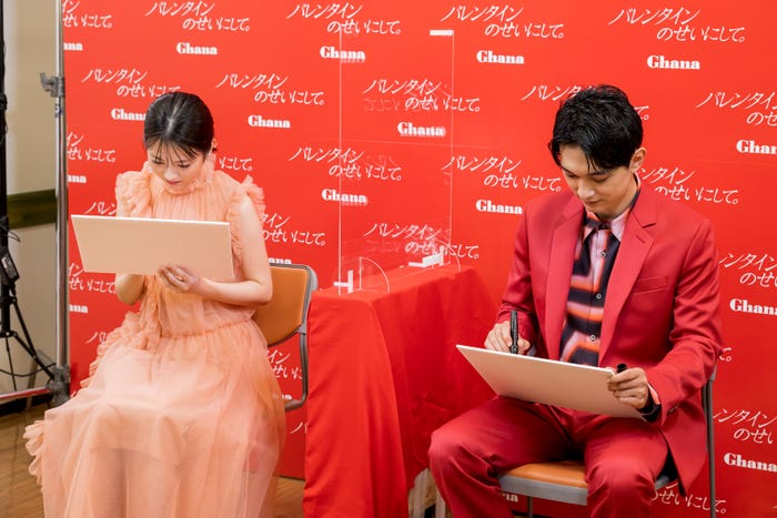 浜辺美波、吉沢亮/メイキング(提供写真)