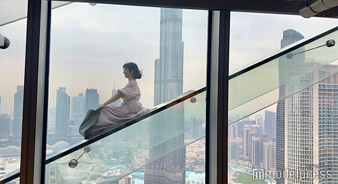 グラス・スライド（C）モデルプレス