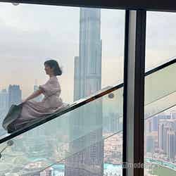 グラス・スライド(C)モデルプレス