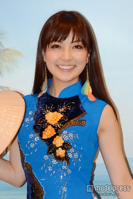 アオザイを着た永末まゆ