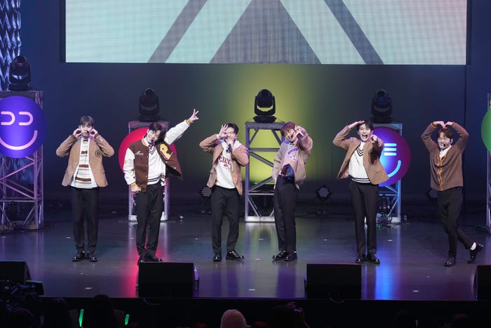 DXTEEN(C)LAPONE Entertainment