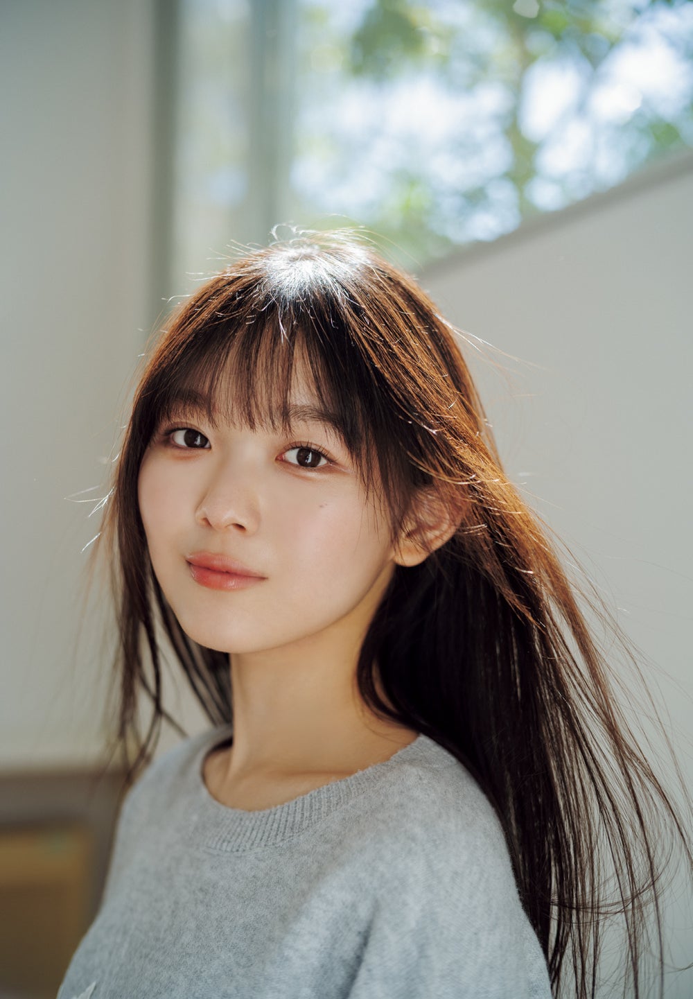 山川宇衣：撮影／HIROKAZU、スタイリング／優哉、ヘアメイク／田村直子、デザイン／松本麻実（GROSVENOR design.）