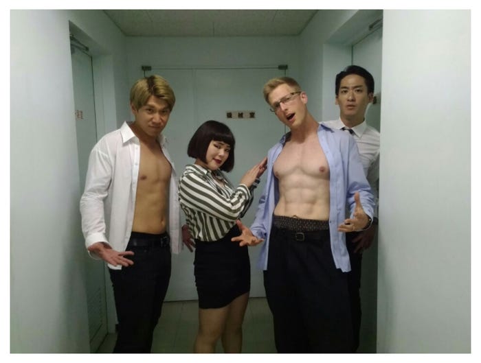 “ブルゾンちえみ with 厚切りB”を披露したブルゾンちえみ・厚切りジェイソン・ブリリアン/厚切りジェイソンオフィシャルブログ(Ameba)