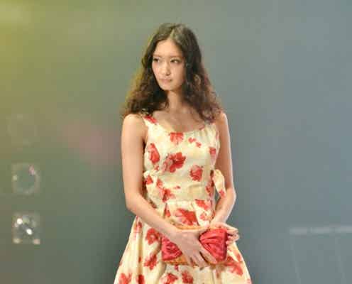 <速報>菜々緒、ミニワンピで美脚披露 ガーリーな魅力に観客メロメロ「東京ランウェイ2013 S/S」