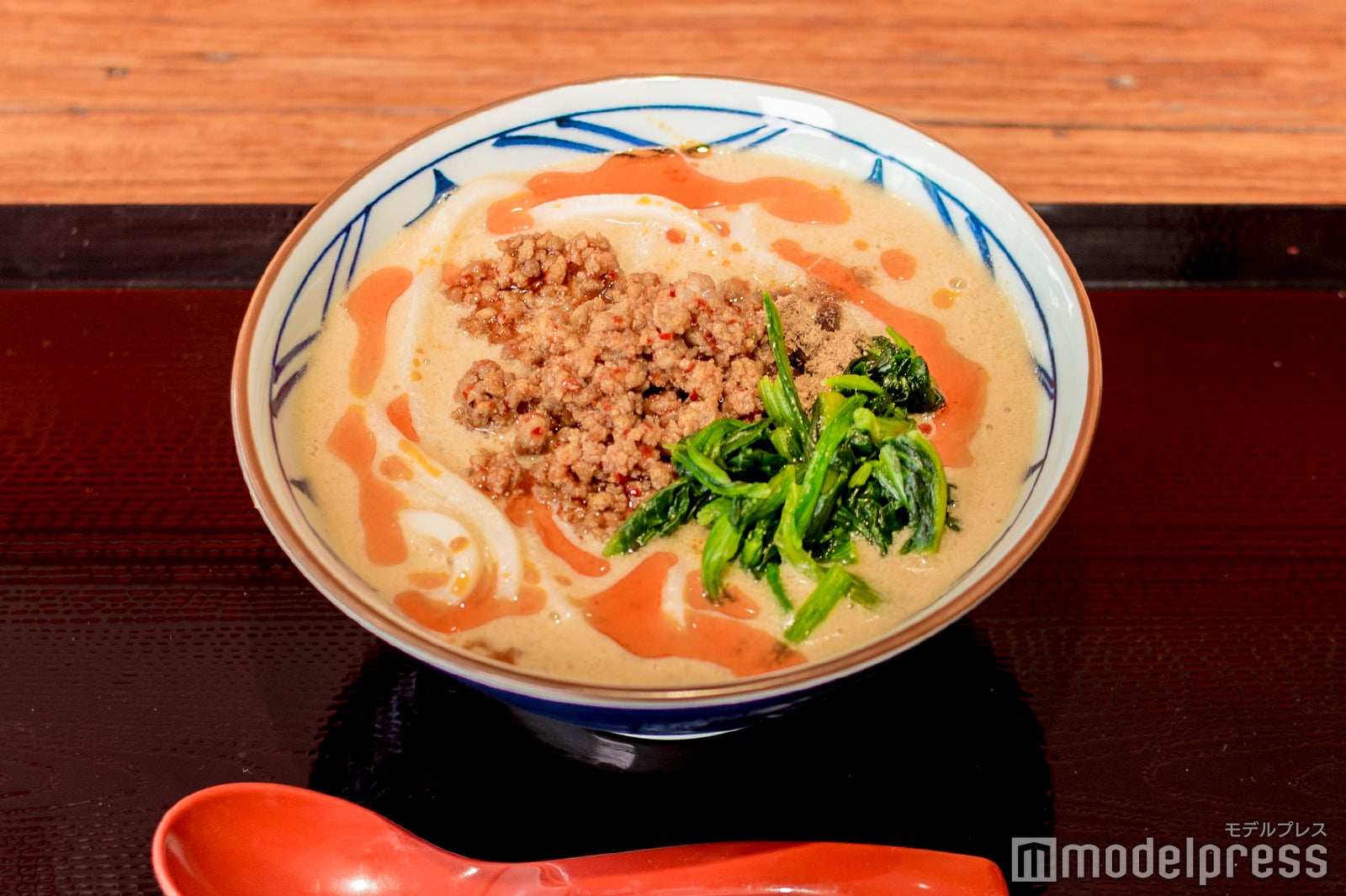 「うま辛担々うどん」※オリジナル （C）モデルプレス