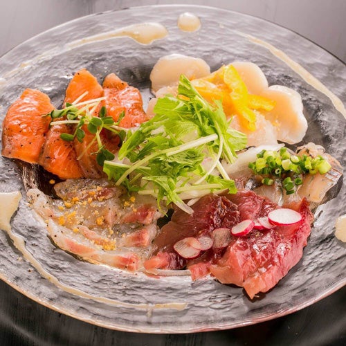 魚の目利き 八重洲店目利きが選んだ本日の刺身盛り合せ