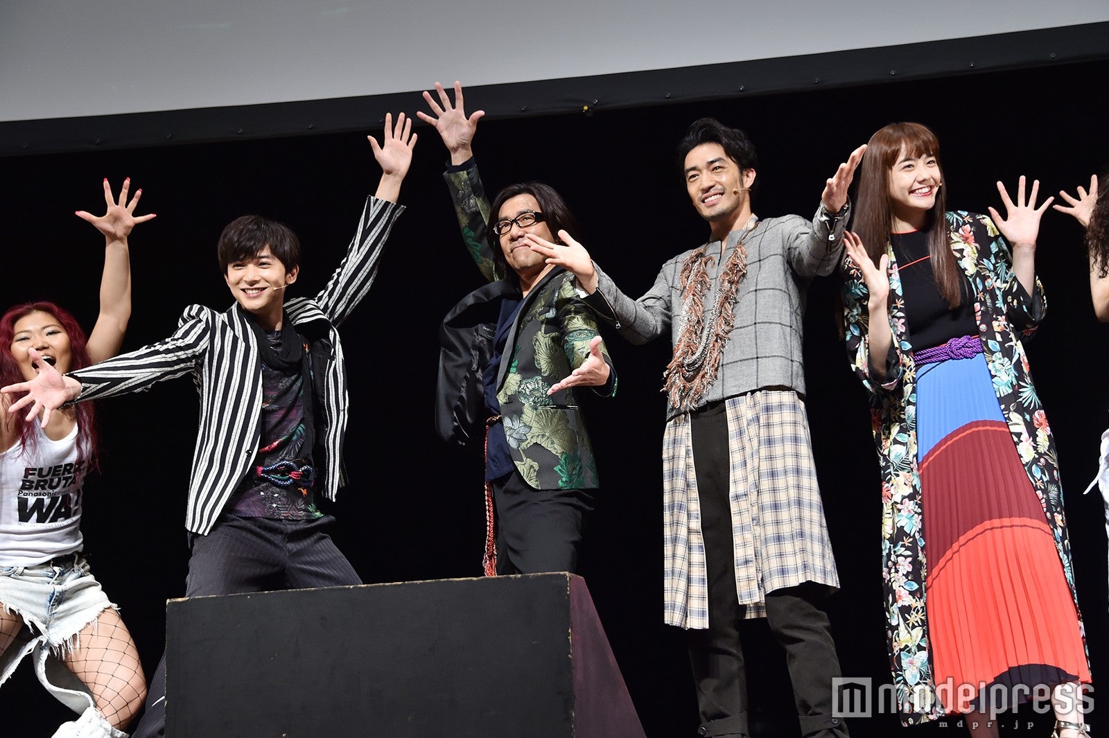 （左から）吉沢亮、岸谷五朗、大谷亮平、松井愛莉（C）モデルプレス