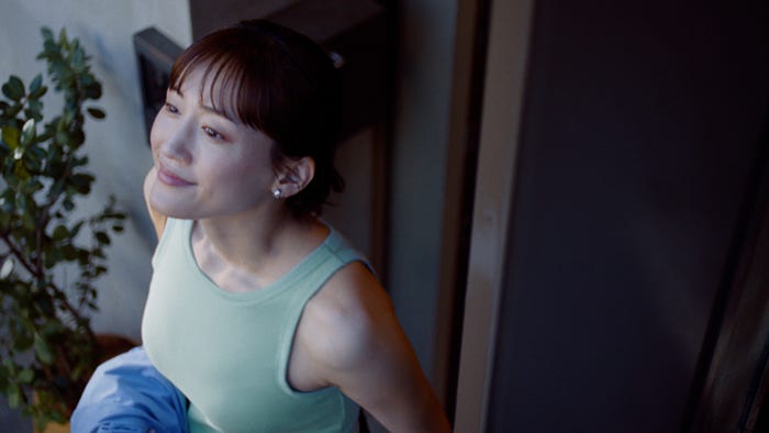 綾瀬はるか/新TVCM「2024 ブラトップLifeとWear/おでかけ30秒」より(提供写真)
